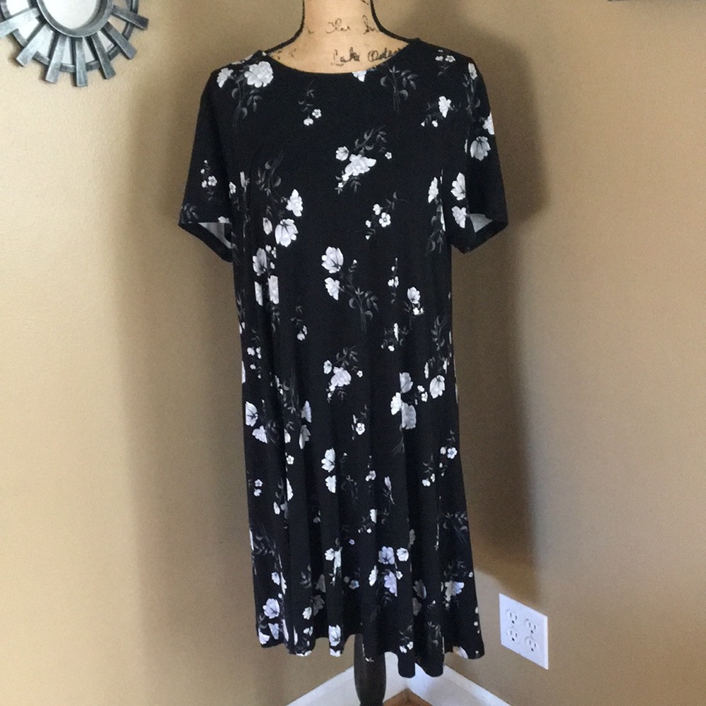 Old Navy Black & White Floral Swing Dress - XL